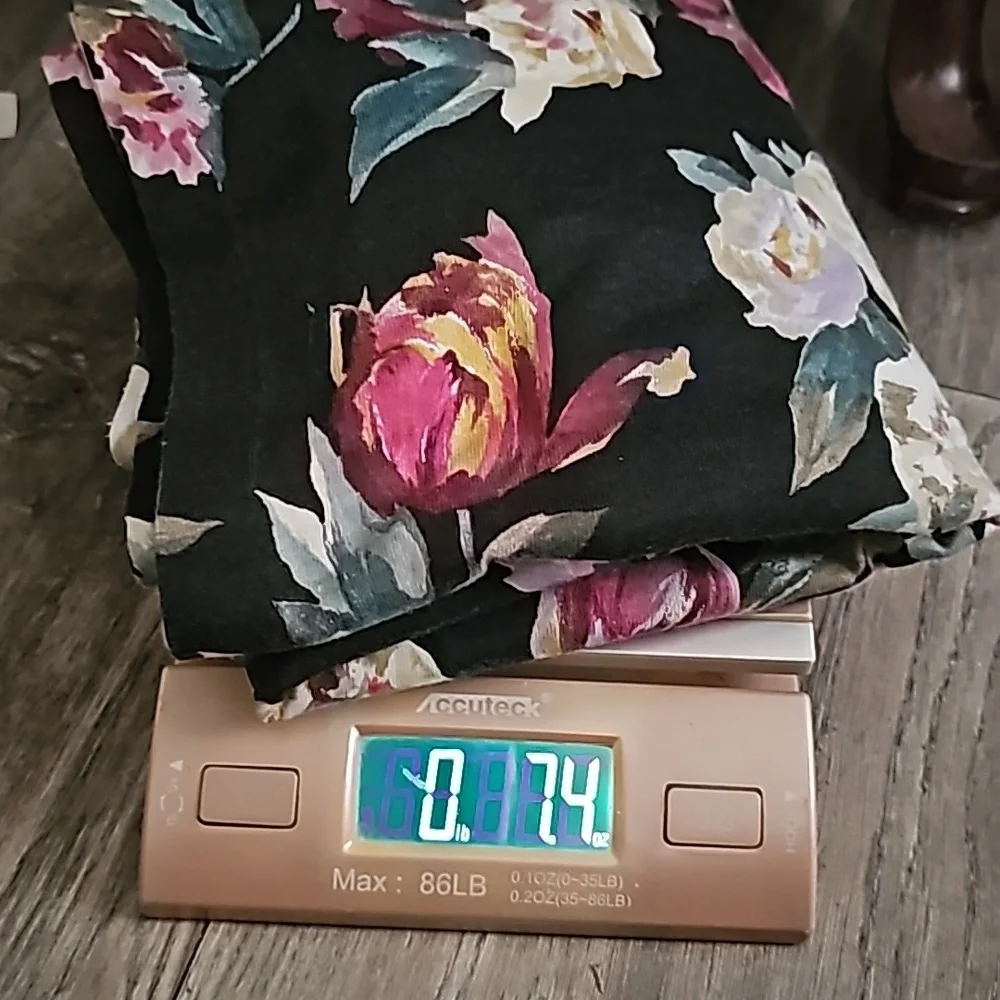 Vintage skirt floral pull on black background and multicolored flowers b33